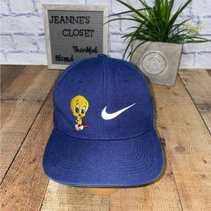 VINTAGE SNAPBACK HKAP TWEETY  EMBROIDERED LOGO EARLY 90S